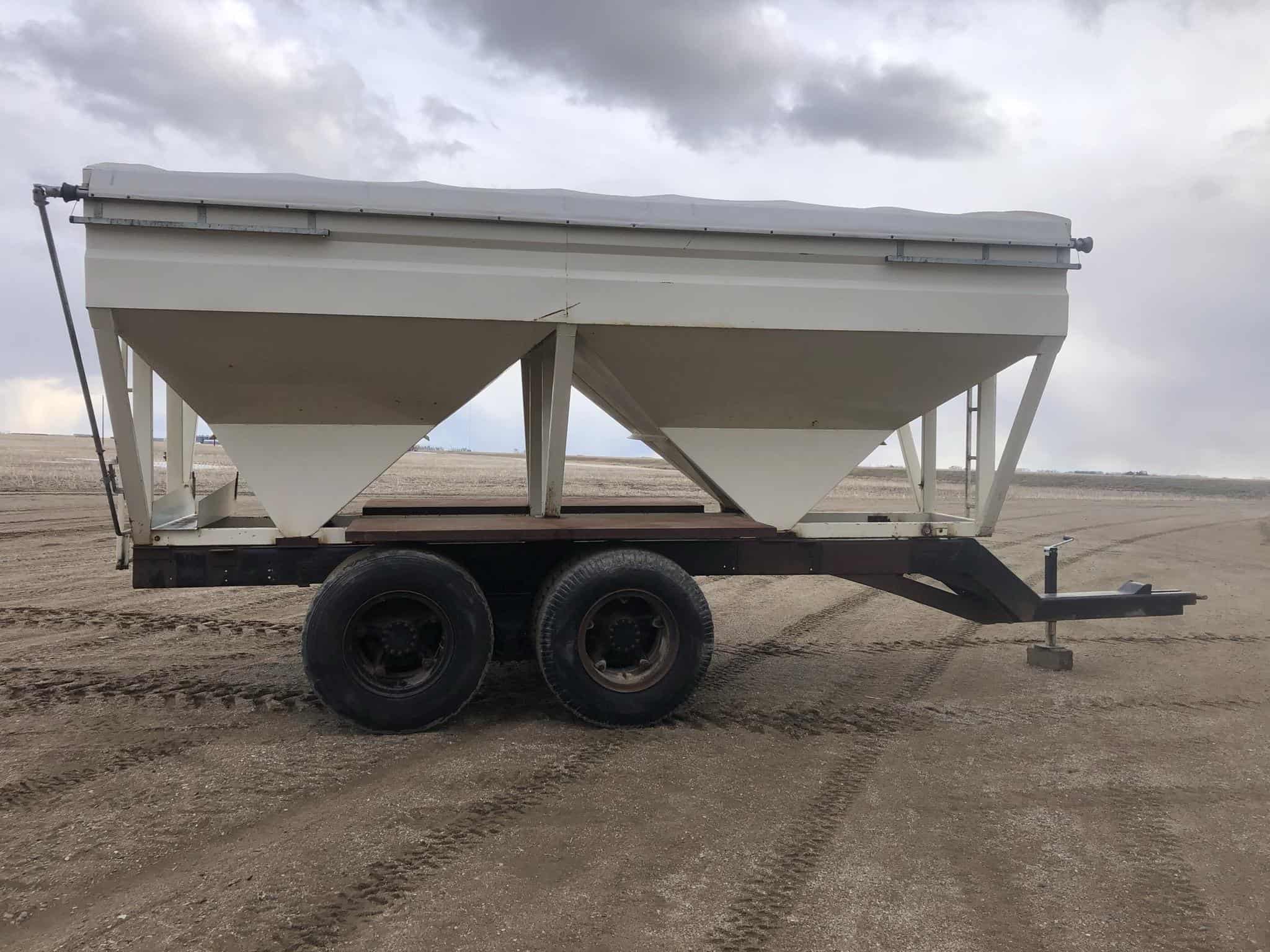 2000 HaulAll Gravity Grain Wagon